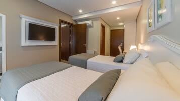 Deluxe-Vierbettzimmer | 1 Schlafzimmer, Minibar, individuell eingerichtet, Verdunkelungsvorhänge