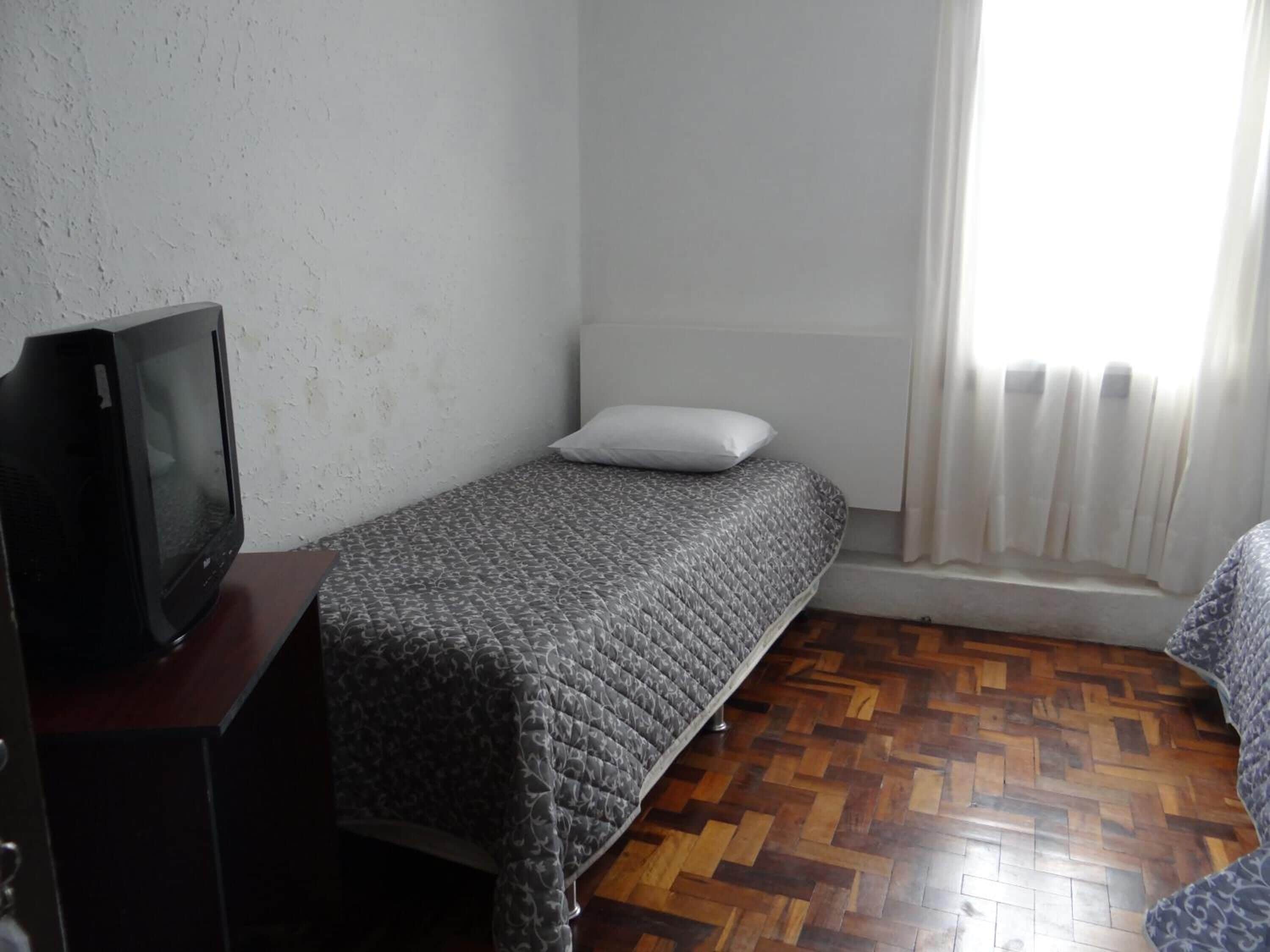 single room | soundproofing, free wifi, bed sheets