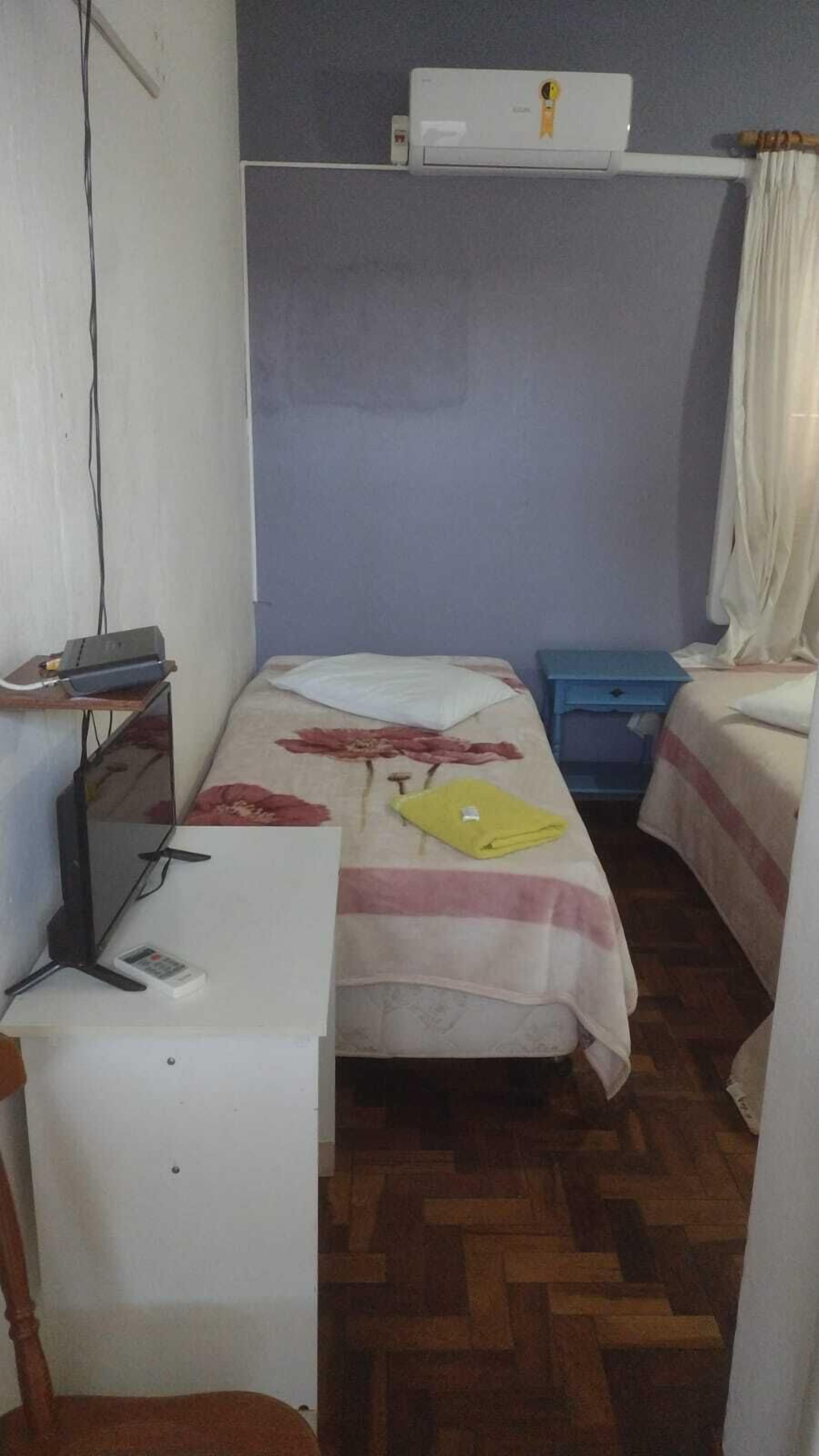 soundproofing, free wifi, bed sheets