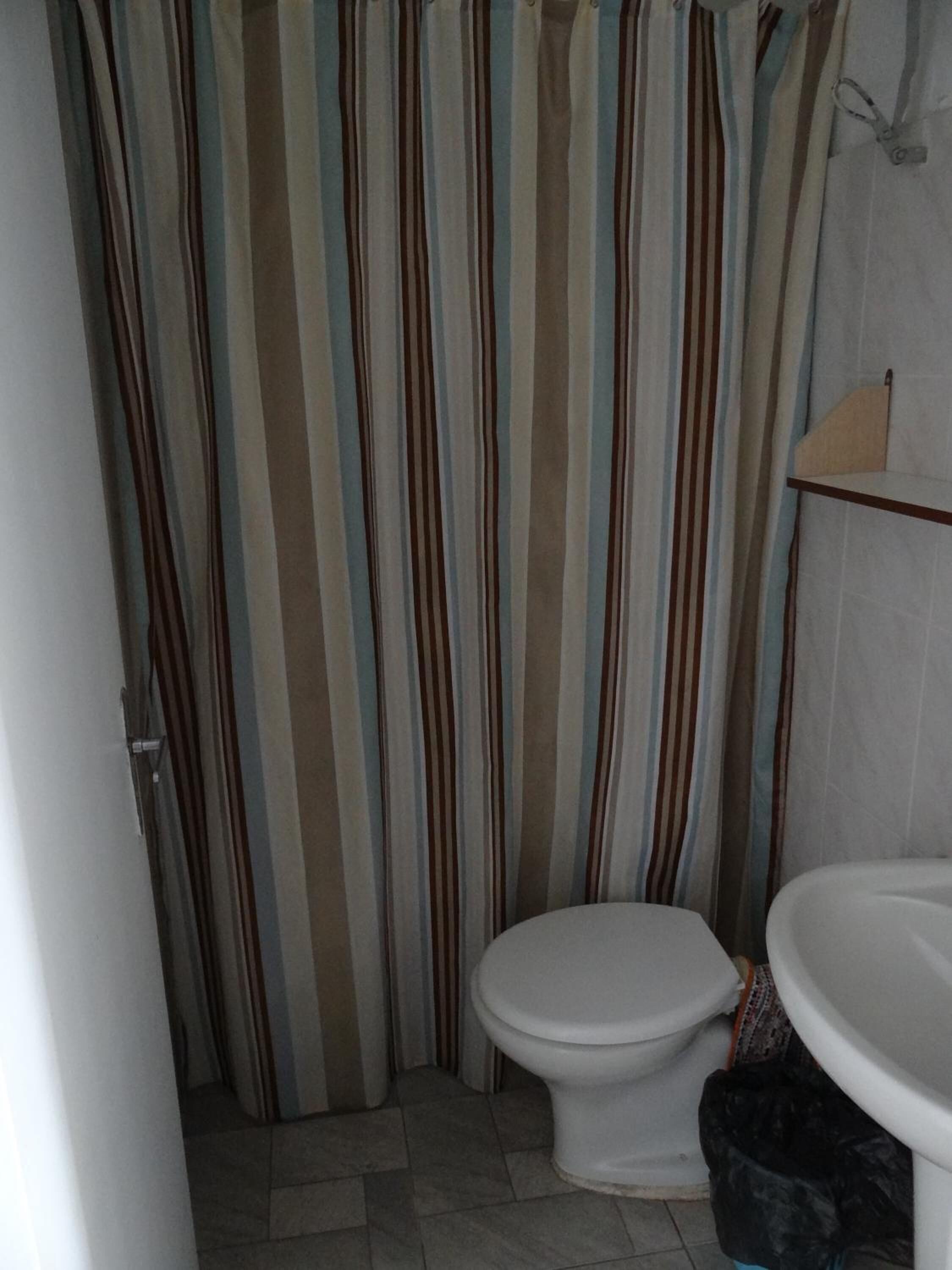 triple room | bathroom | shower, towels