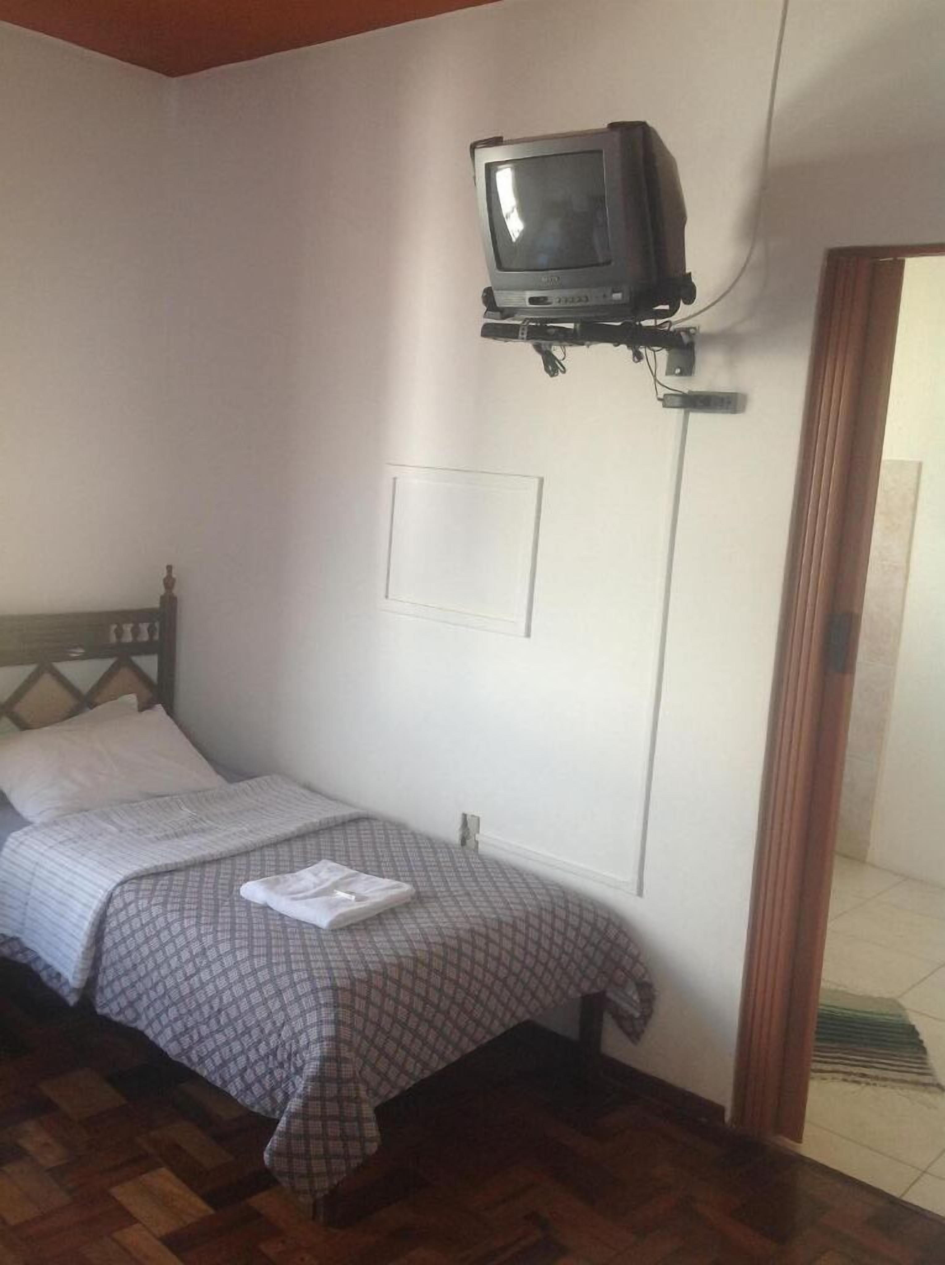 soundproofing, free wifi, bed sheets