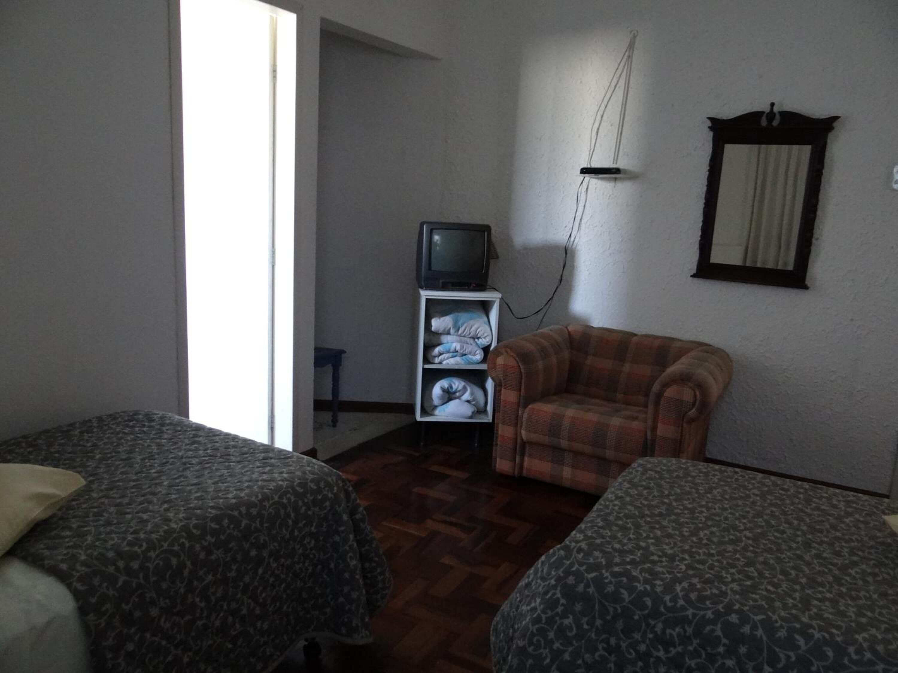 soundproofing, free wifi, bed sheets