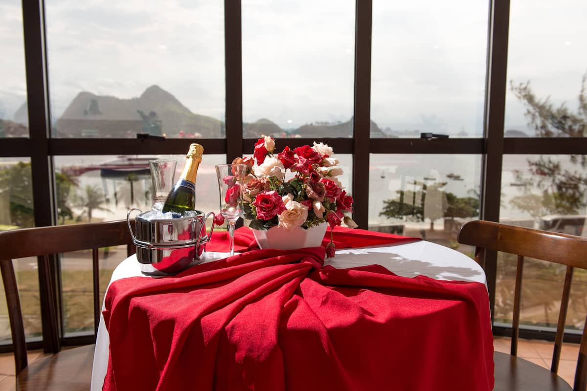 Suite, 1 Double or 2 Twin Beds (Solarium) | Minibar, in-room safe, desk, WiFi (free)