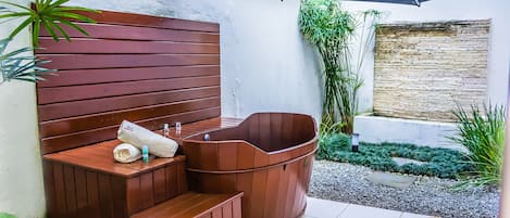 Chambre Double Standard, 1 lit double, baignoire | Baignoire relaxante profonde