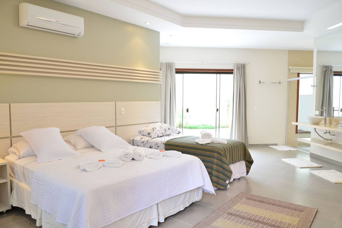Minibar, tabla de planchar con plancha y wifi gratis 