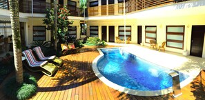 Outdoor pool, pool loungers - Pousada L'essence (Paraty)