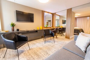 Suite | Coffres-forts dans les chambres, bureau, rideaux occultants