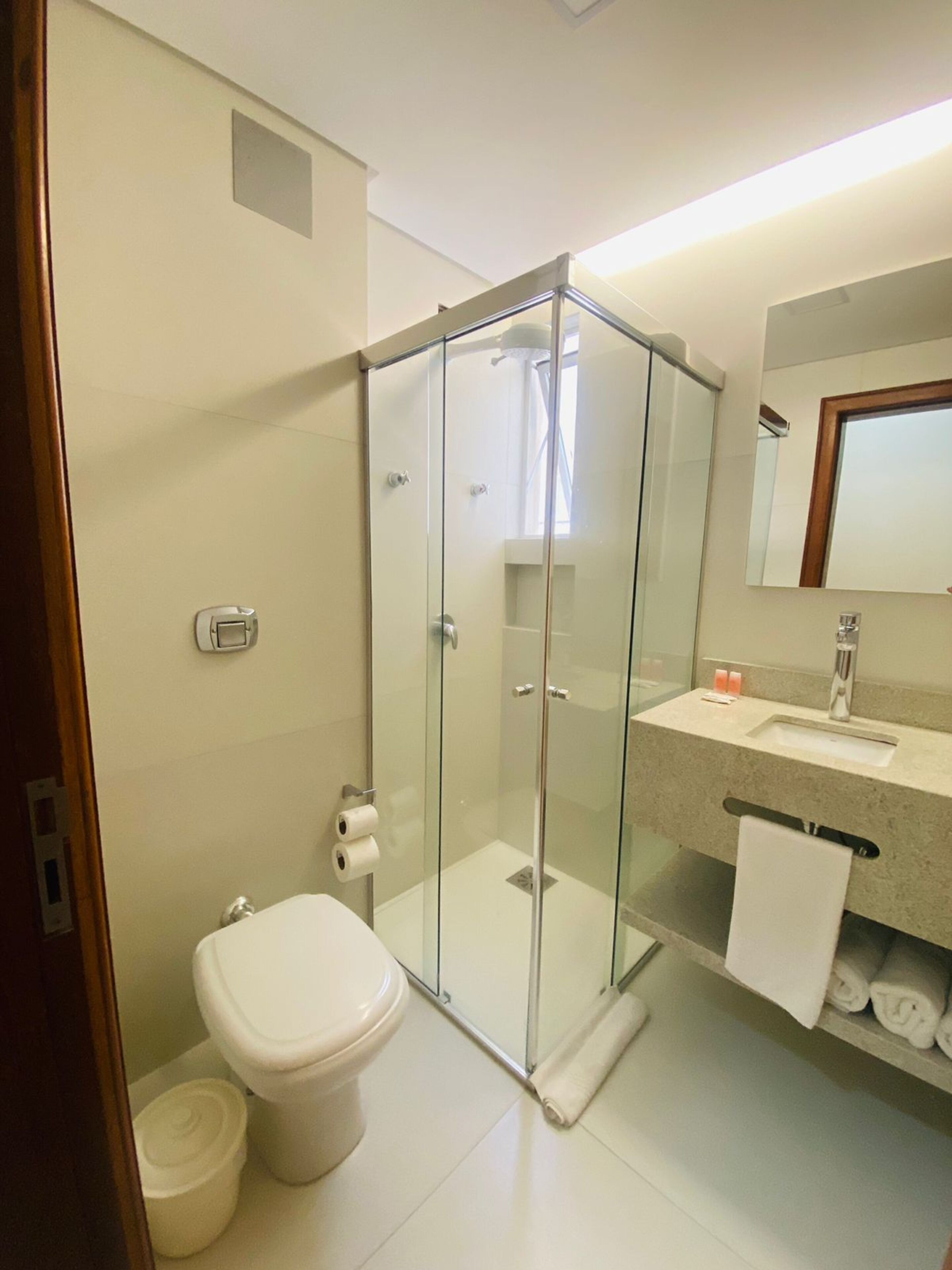 superior suite | bathroom | shower, free toiletries, hair dryer, bidet