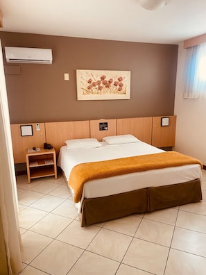 Suíte superior | Frigobar, cortinas blackout, Wi-Fi de cortesia, roupa de cama