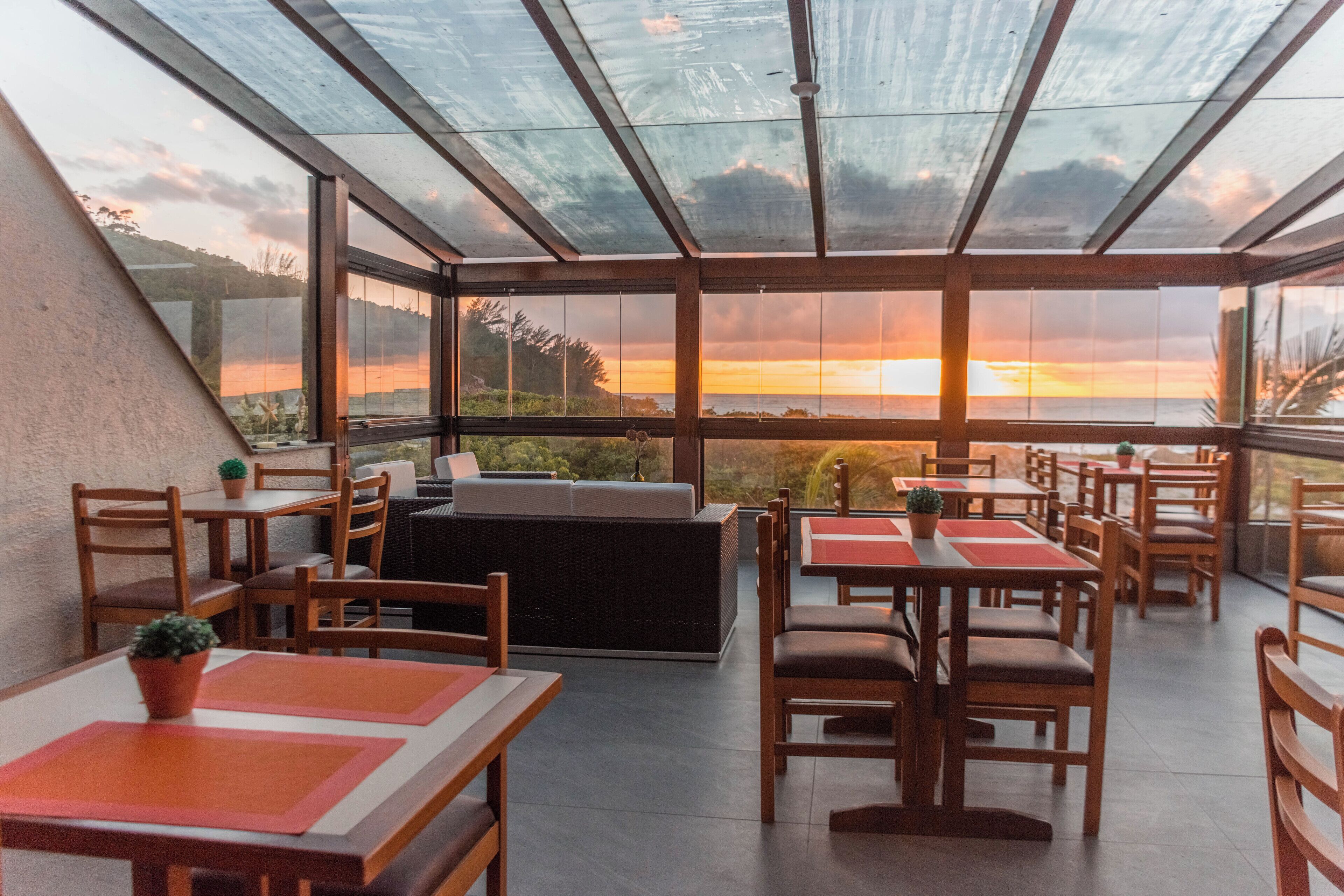 包含每日自助早餐