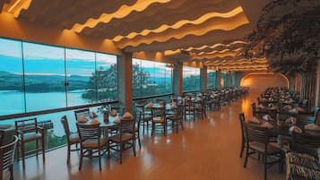 Se sirven desayunos, almuerzos y cenas; cocina internacional