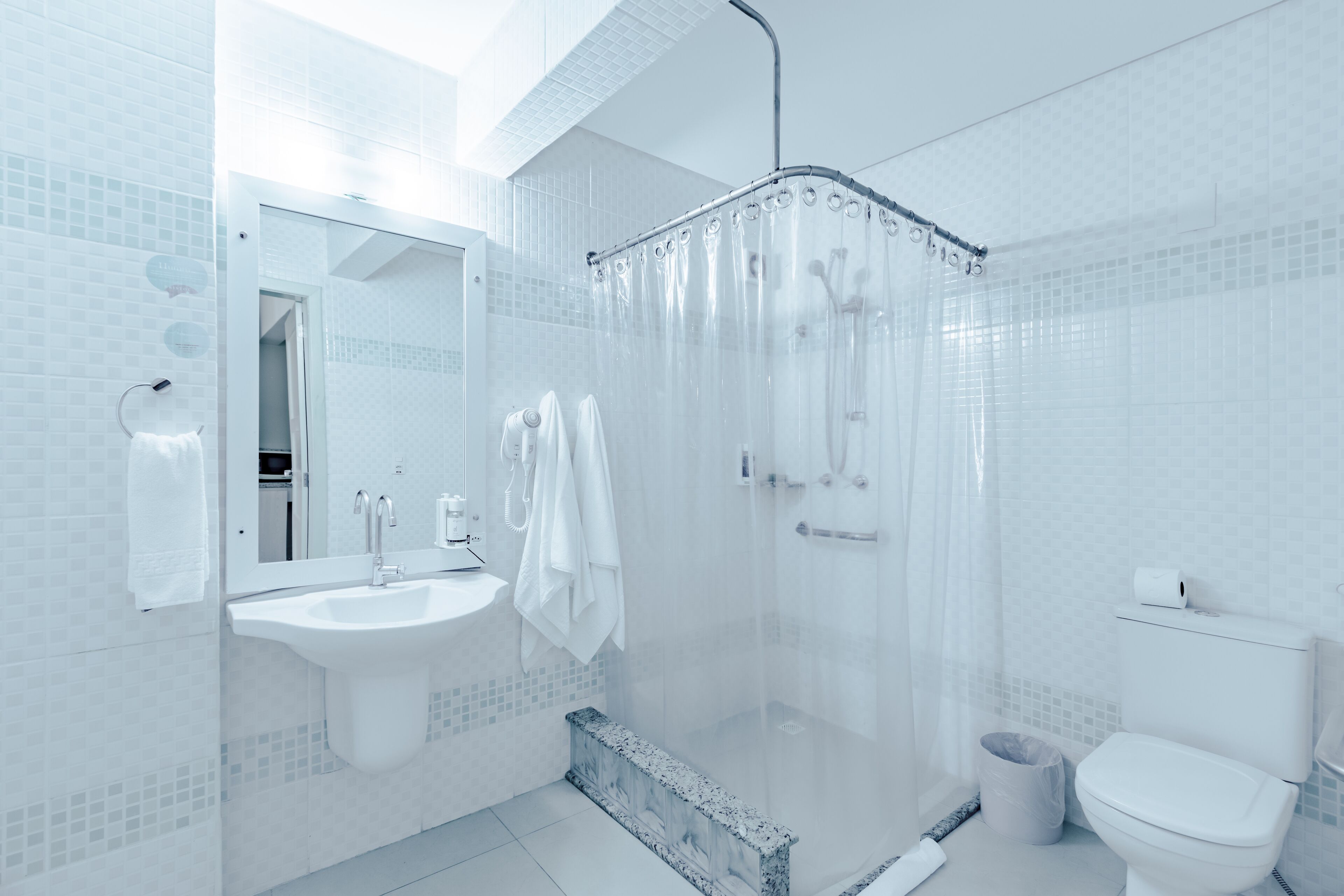 rainfall showerhead, hair dryer, towels