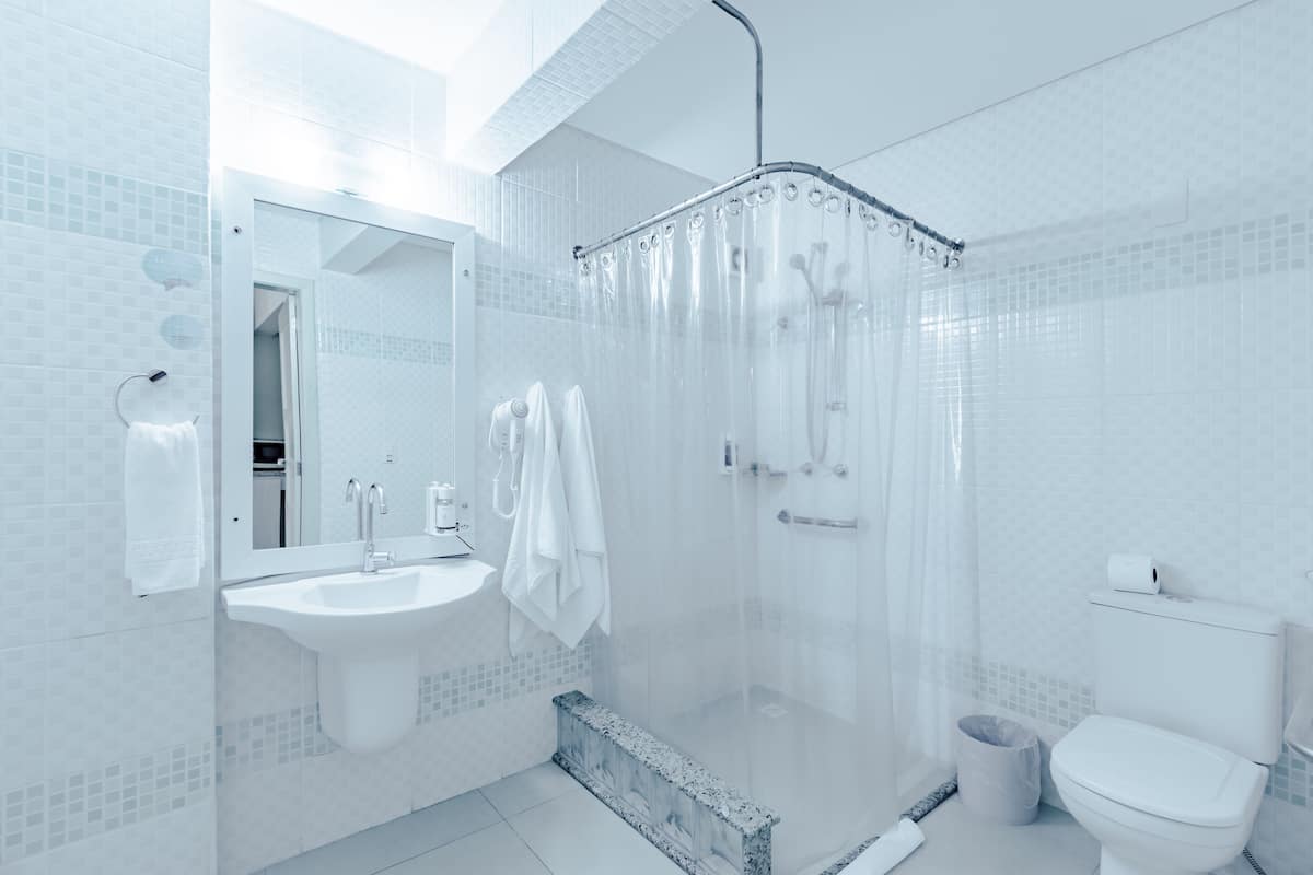 rainfall showerhead, hair dryer, towels