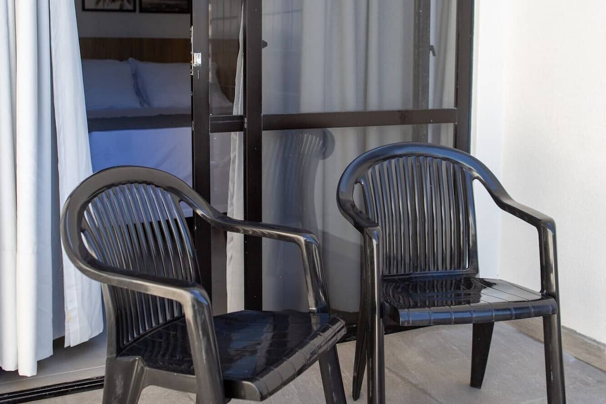 Minibar, blackout drapes, free WiFi, bed sheets