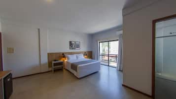 Superior Double or Twin Room, Sea View | Minibar, blackout drapes, free WiFi, bed sheets