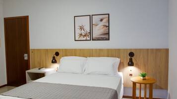 Kamar Double atau Twin Superior, pemandangan laut | Minibar, tirai kedap cahaya, Wi-Fi gratis, dan seprai linen