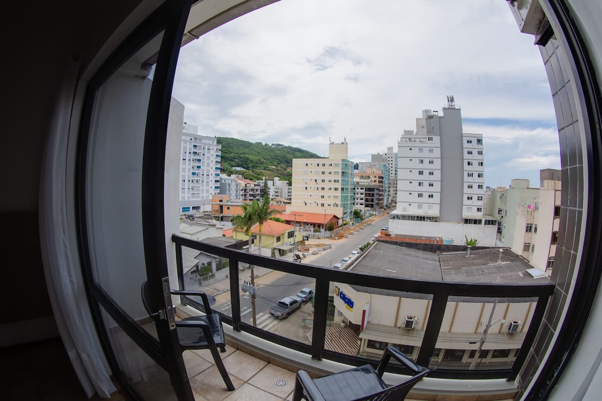 Minibar, blackout drapes, free WiFi, bed sheets