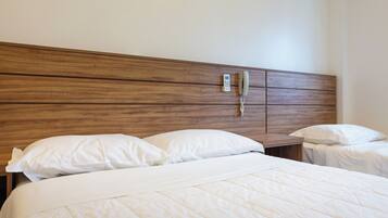 Quarto família | 1 quarto, frigobar, escrivaninha, cortinas blackout