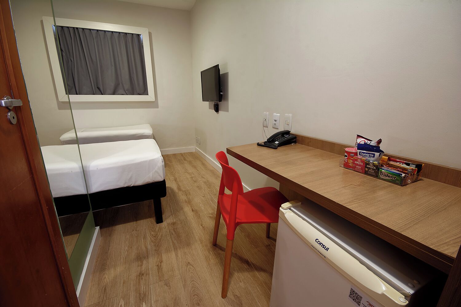 standard twin | 1 bedroom, minibar, desk, blackout curtains