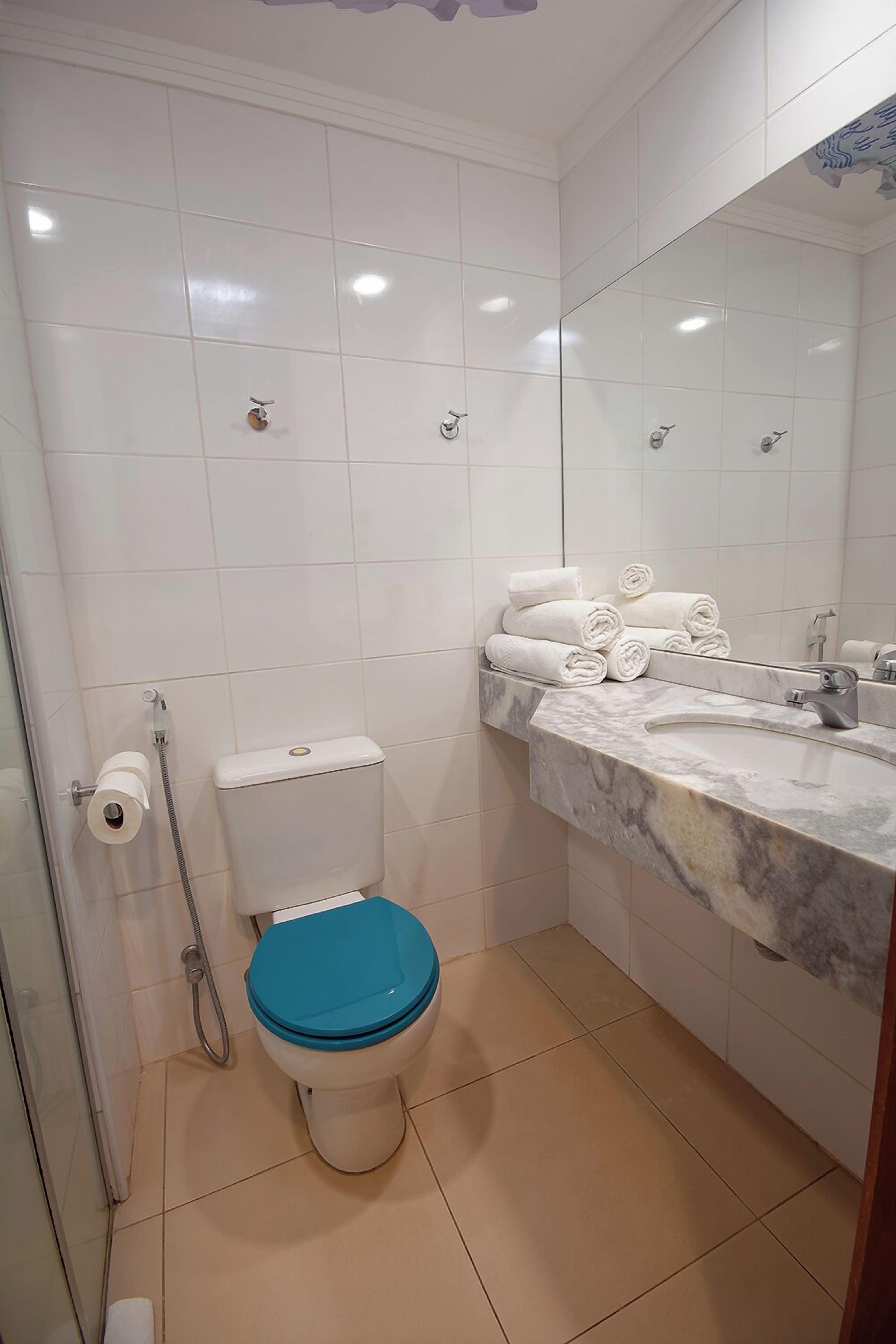 standard double | bathroom | free toiletries, towels
