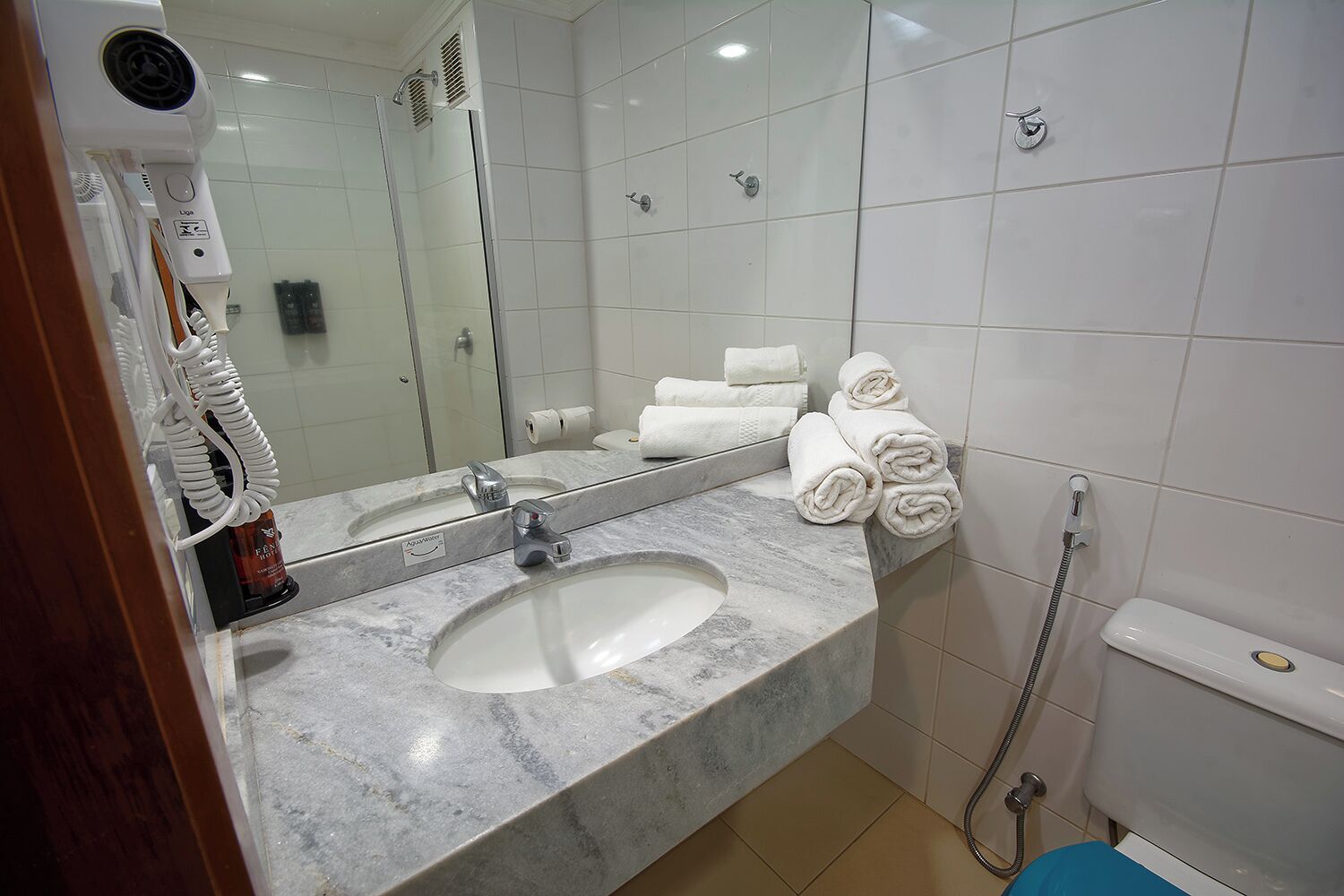 family triple room | bathroom | free toiletries, towels