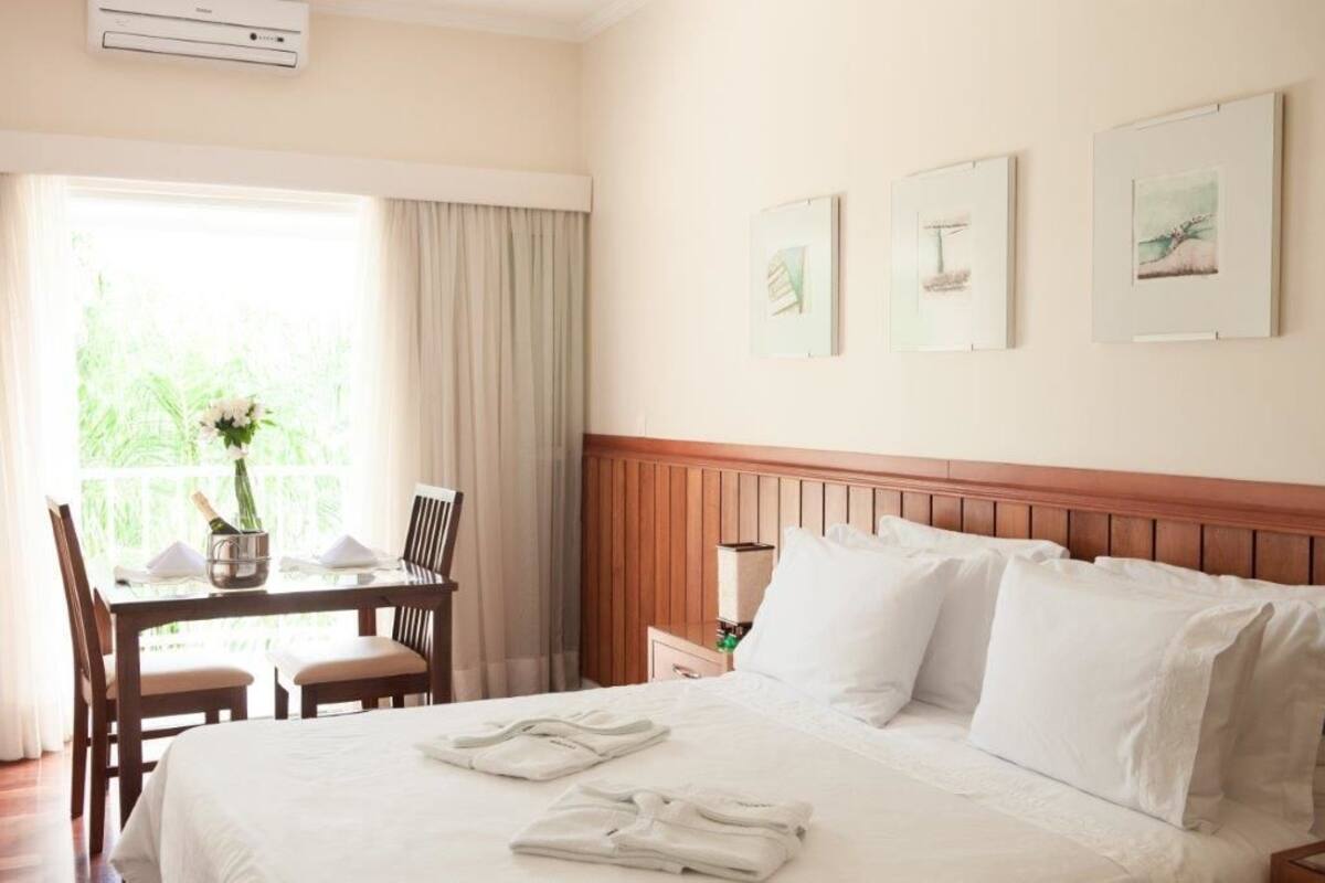 Minibar, màn/rèm cản sáng, nôi (giường cho trẻ sơ sinh) miễn phí