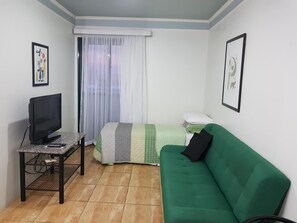 Desk, free WiFi, bed sheets - Flat Saint Paul Residence (Bauru)