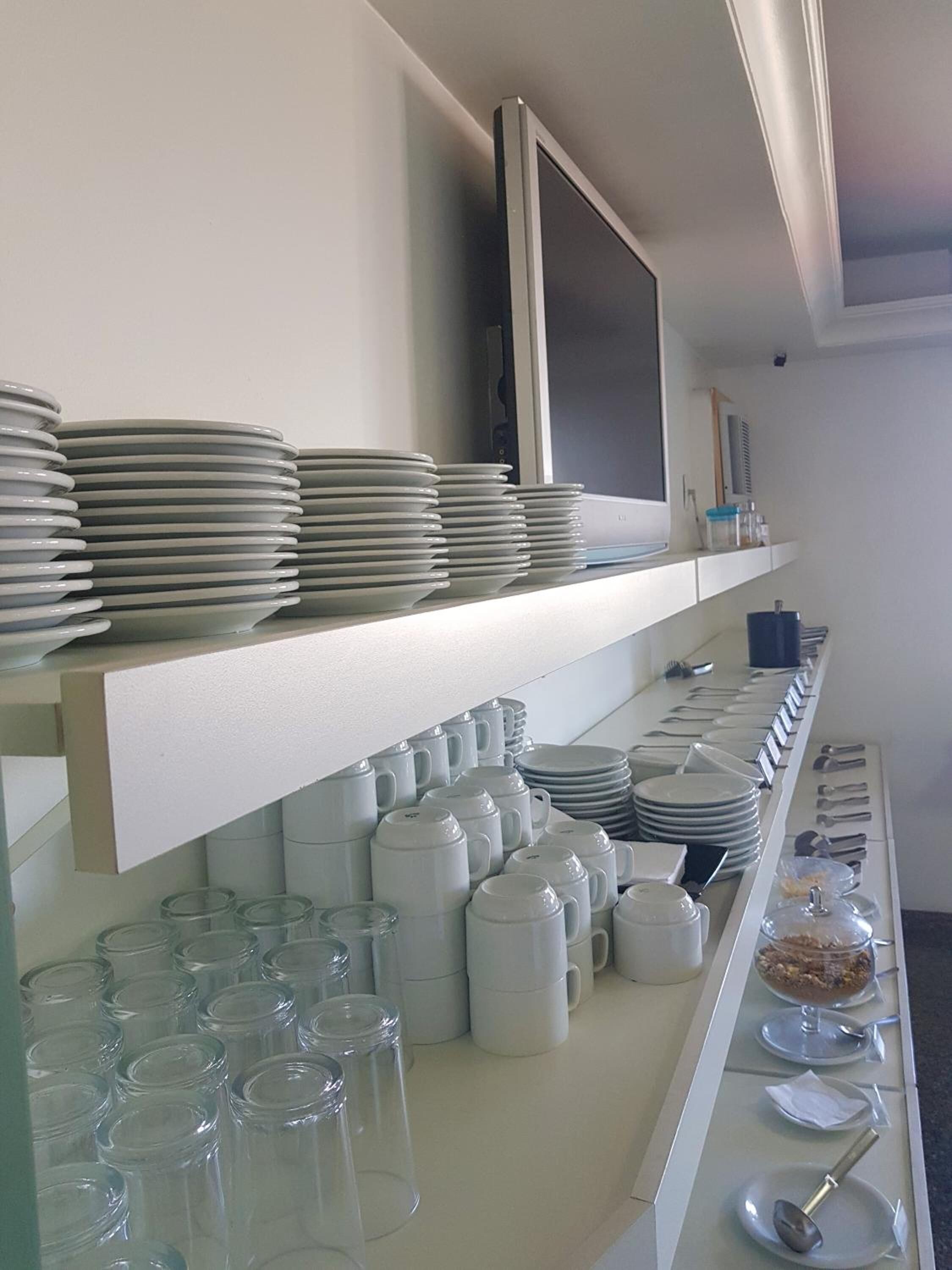 Kjøleskap og kjøkkenutstyr