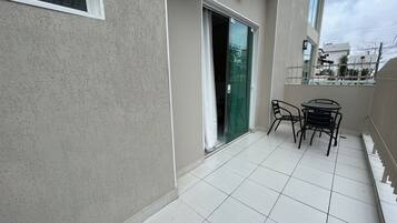 Kolmen hengen deluxe-huone | Terassi/patio