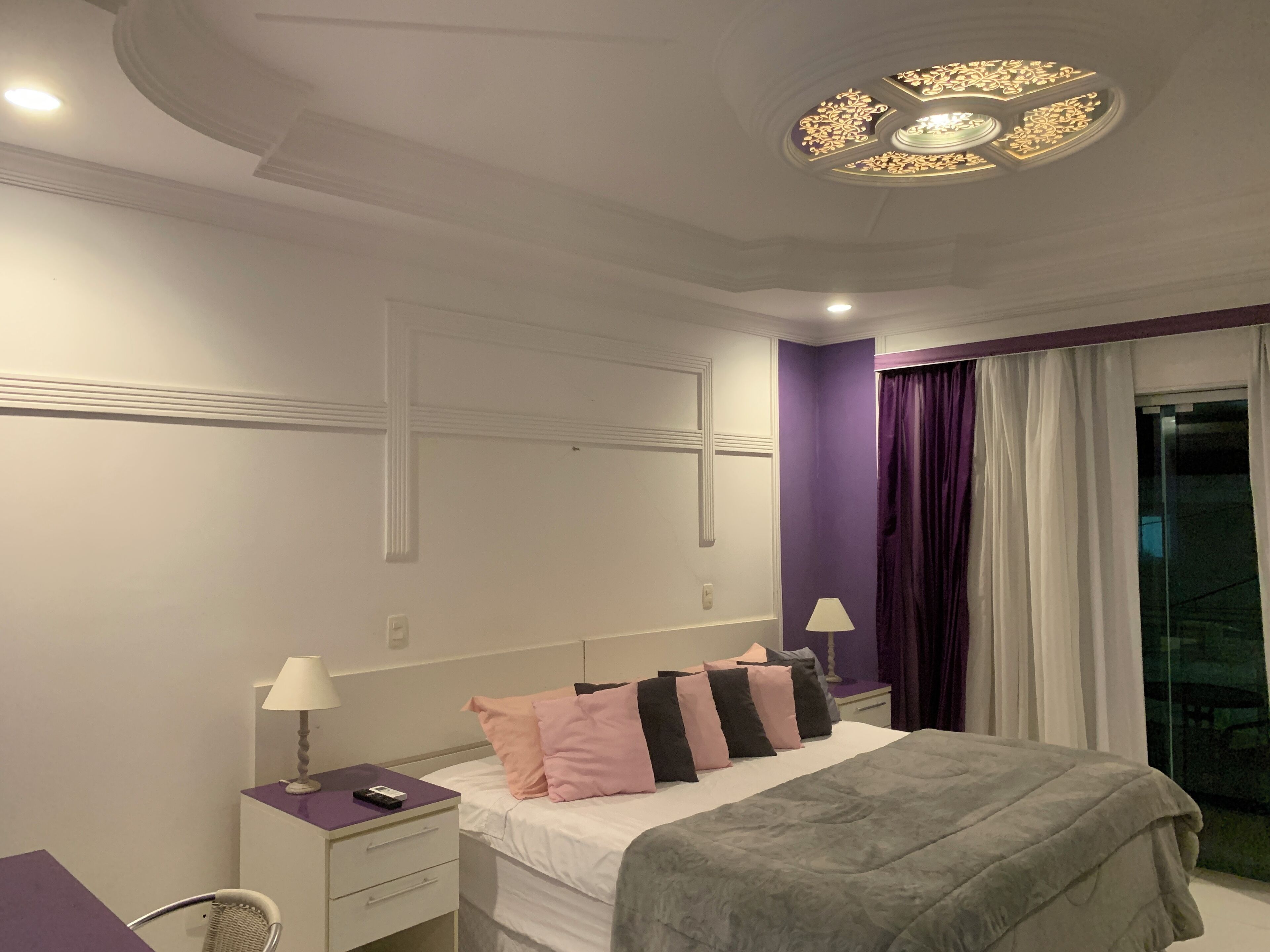 Deluxe-Doppelzimmer, eingeschränkter Meerblick | Minibar, individuell dekoriert, individuell eingerichtet