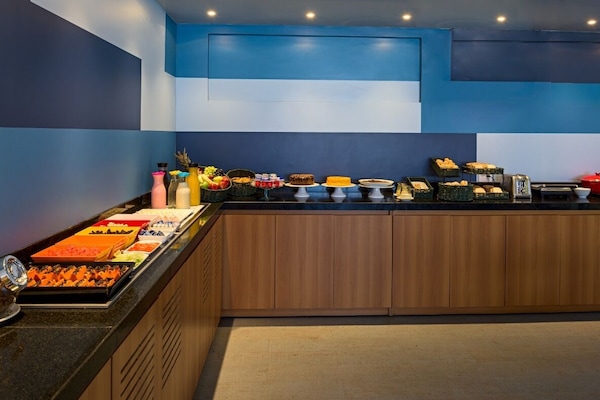 Café da manhã com buffet todos os dias (BRL 45 por pessoa)