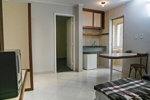 Minibar, free WiFi, bed sheets