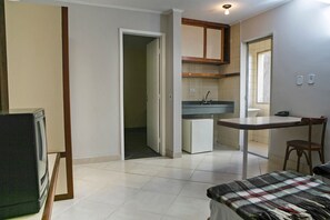 Minibar, free WiFi, bed sheets