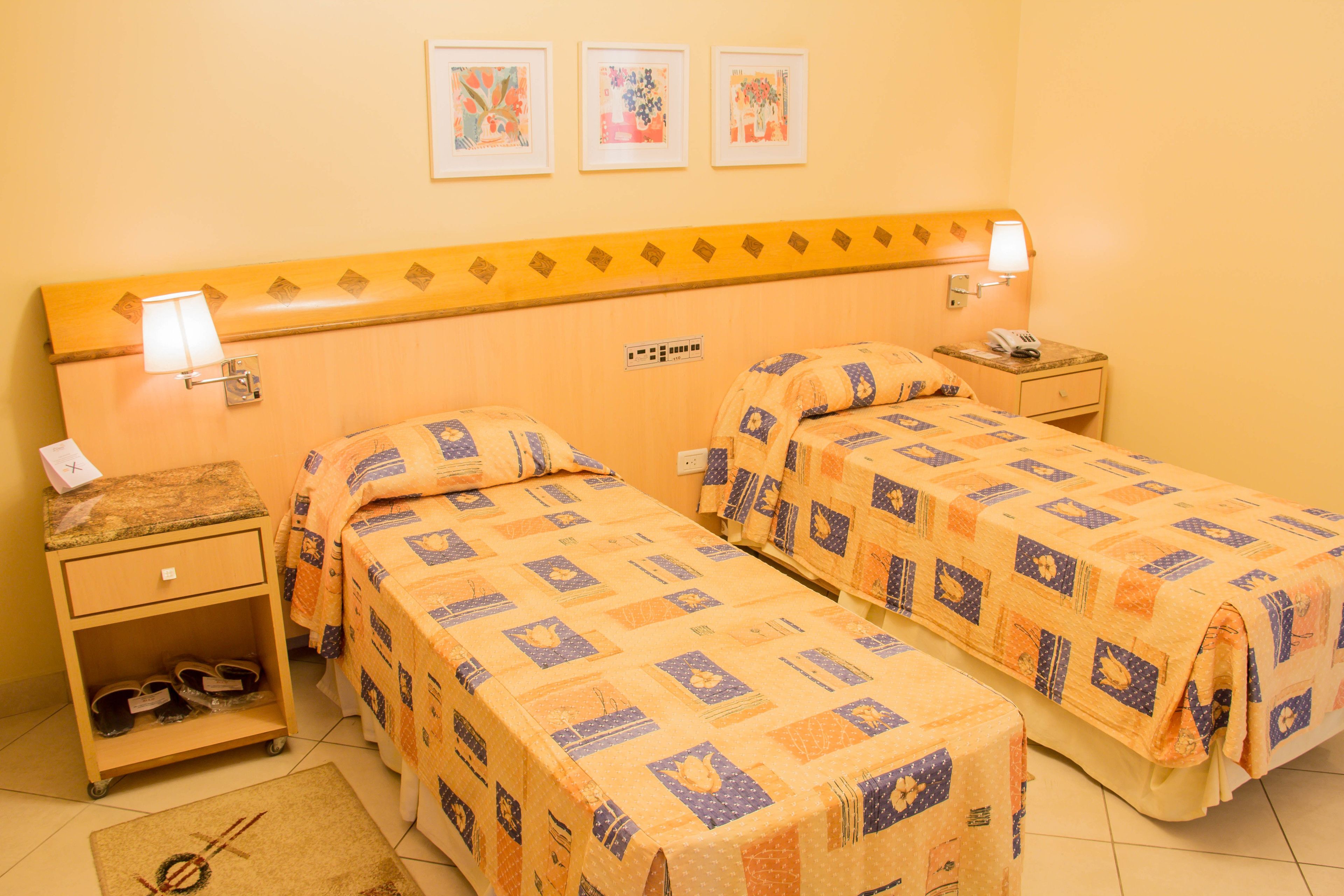 standard twin room, 2 single beds | minibar, in-room safe, desk, blackout curtains