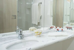 Solteiro (Prata) | Bathroom sink - Paulista Flat (São Paulo)