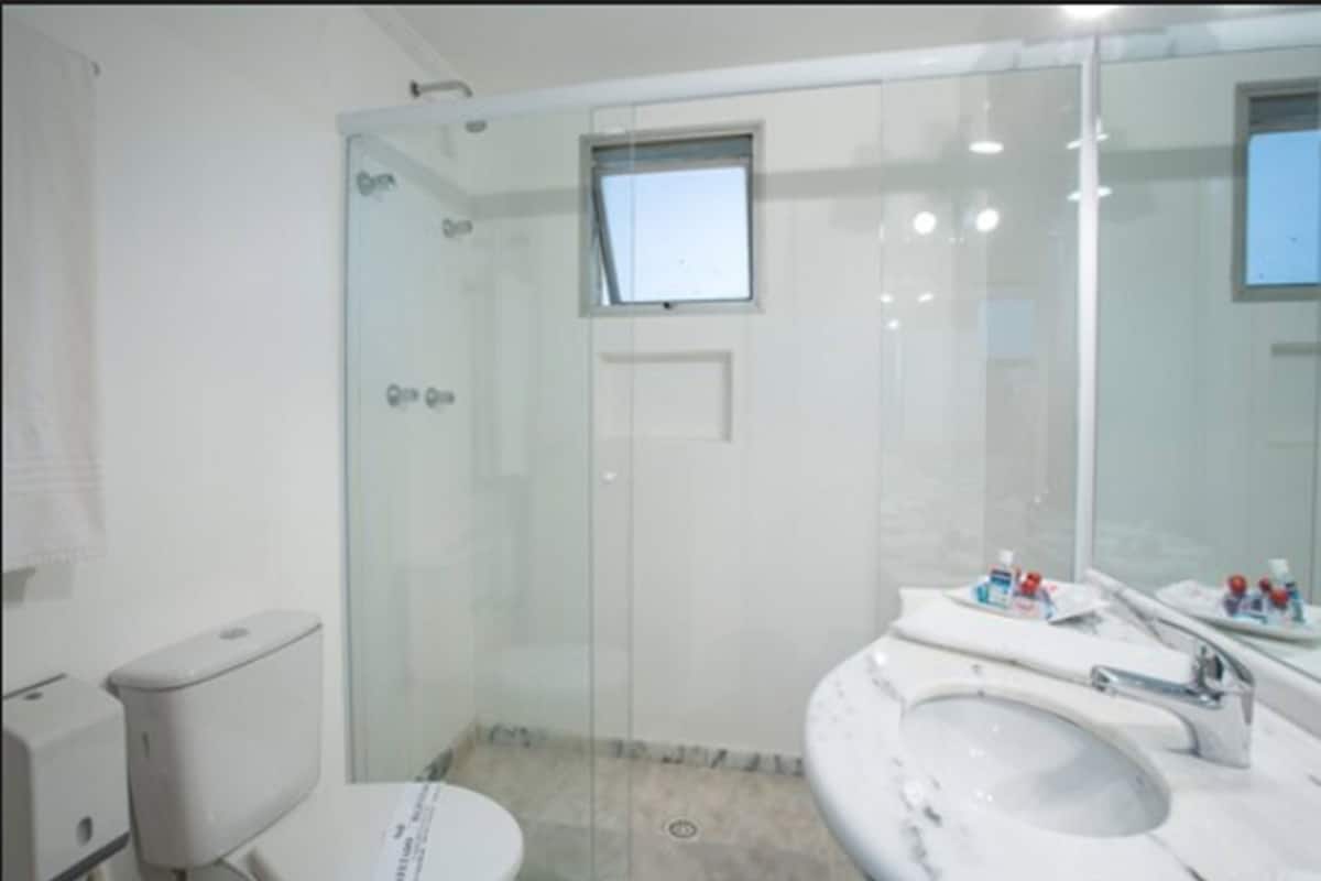 Standard Oda | Banyo | Duş, saç kurutma makinesi, havlu