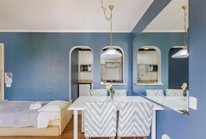 Casal (Ouro) | Living area | TV - Paulista Flat (São Paulo)