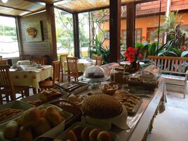 Dagelijks ontbijtbuffet inbegrepen