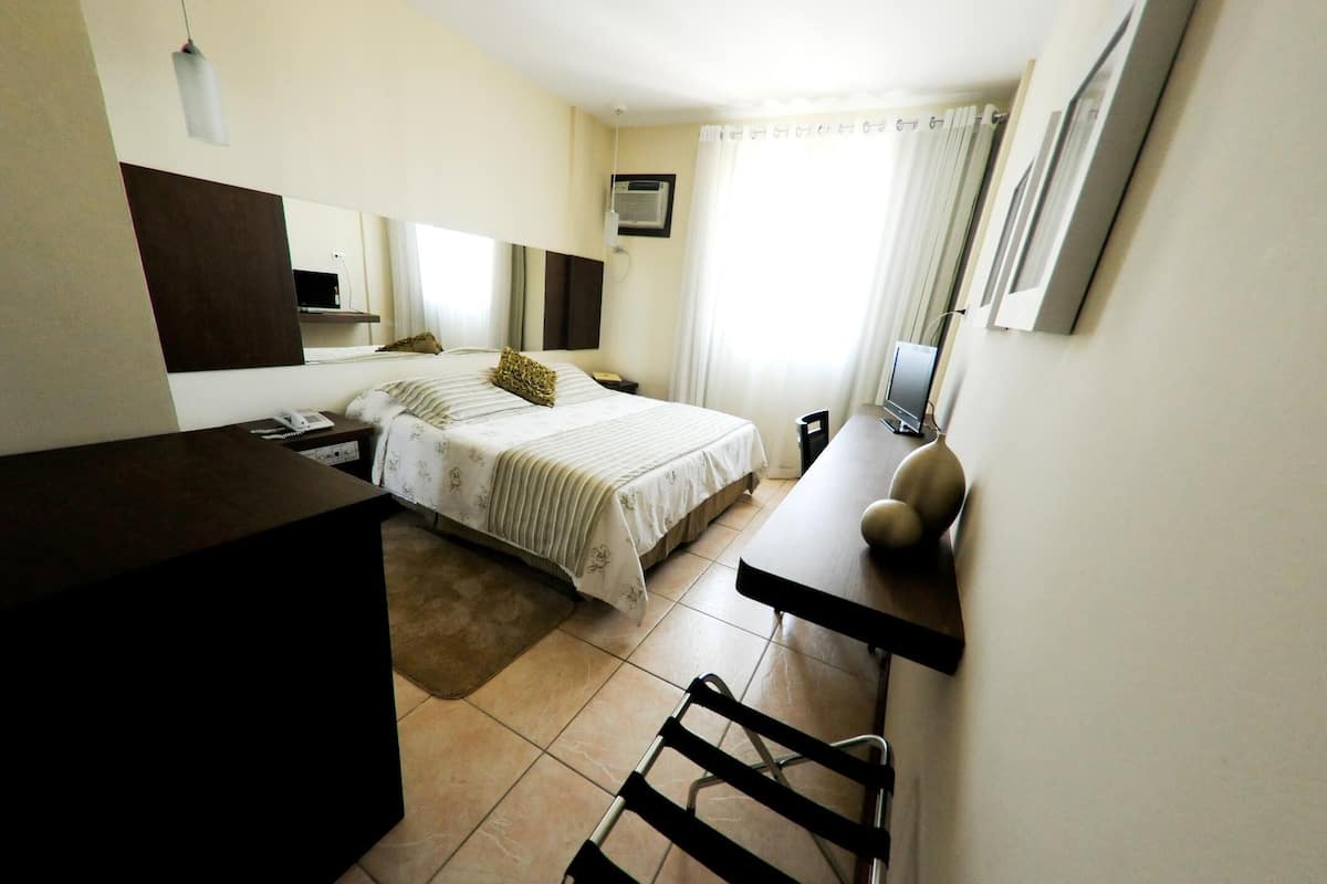 Minibar, cortinas blackout, sistema de insonorización y wifi gratis