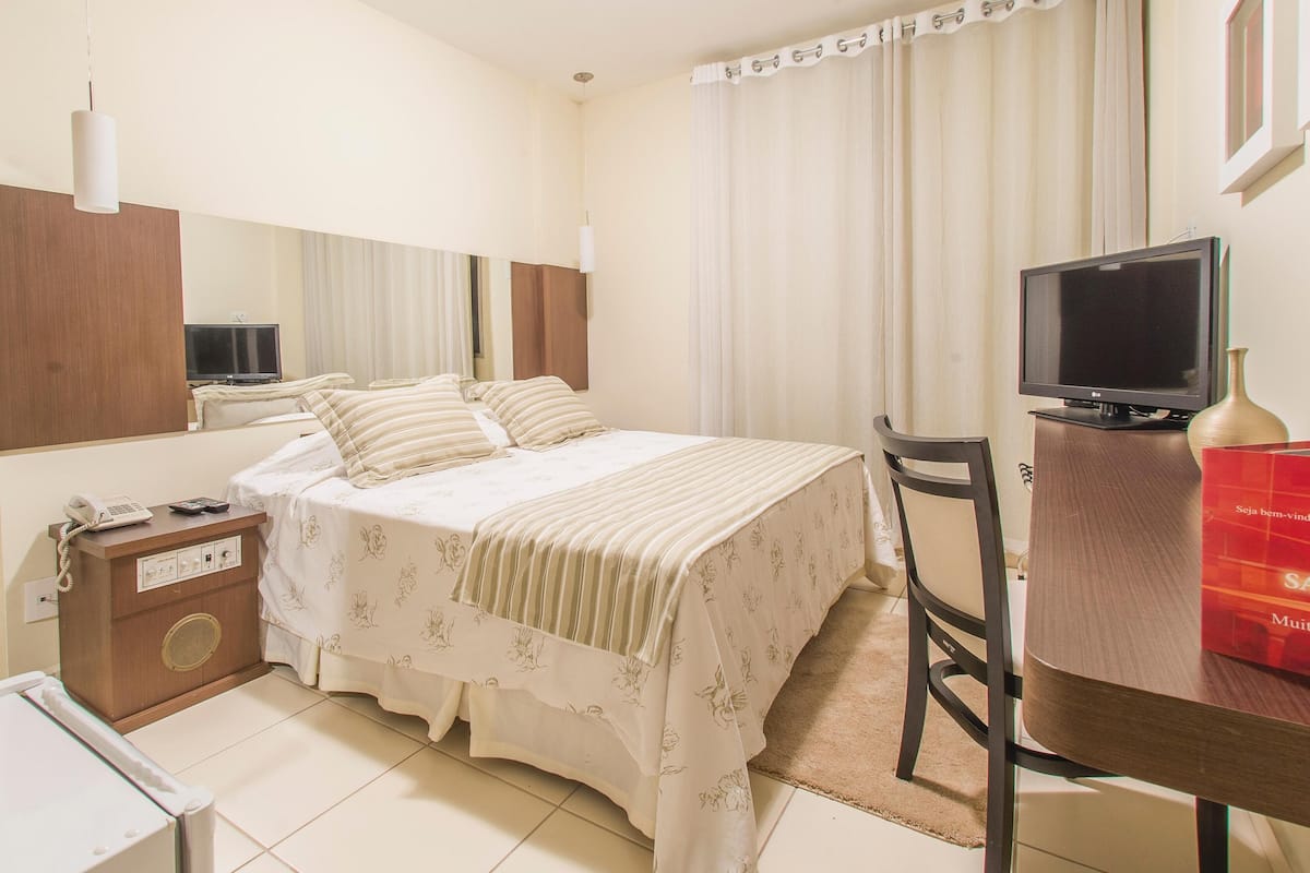 Minibar, cortinas blackout, sistema de insonorización y wifi gratis
