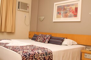 Minibar, cortinas blackout, sistema de insonorización y wifi gratis 