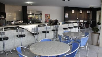Bar (en el alojamiento)