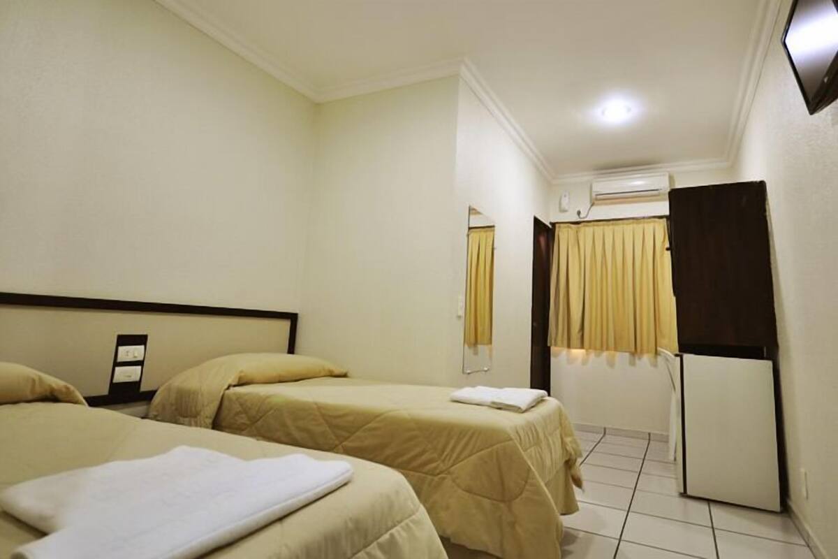 Frigobar, escrivaninha, cortinas blackout, Wi-Fi de cortesia