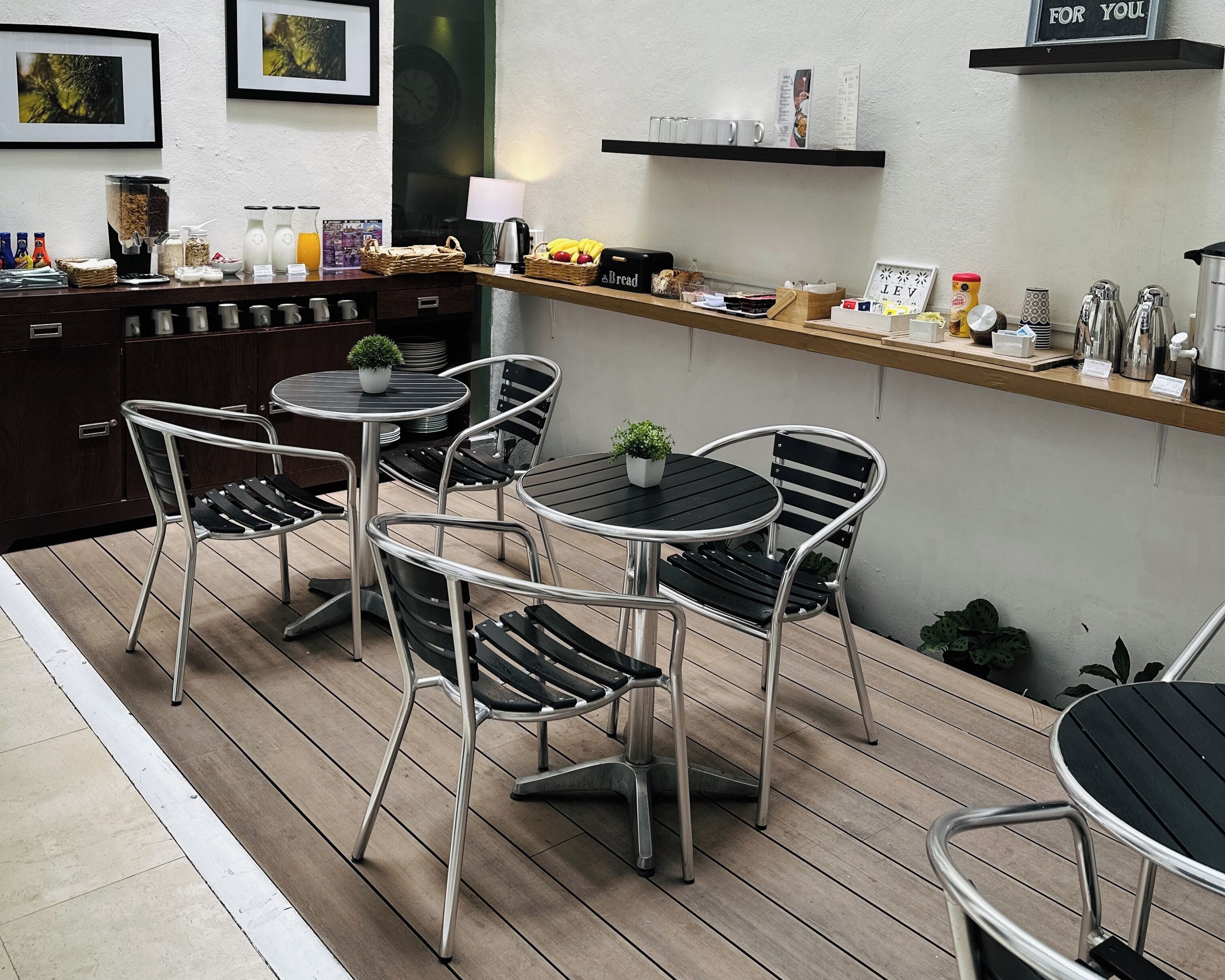 Free daily continental breakfast