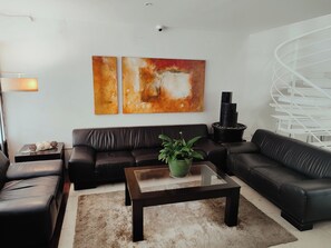 Interior entrance - Lombardo Suites (Mexico City)