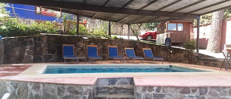 Piscine extérieure (ouverte en saison)