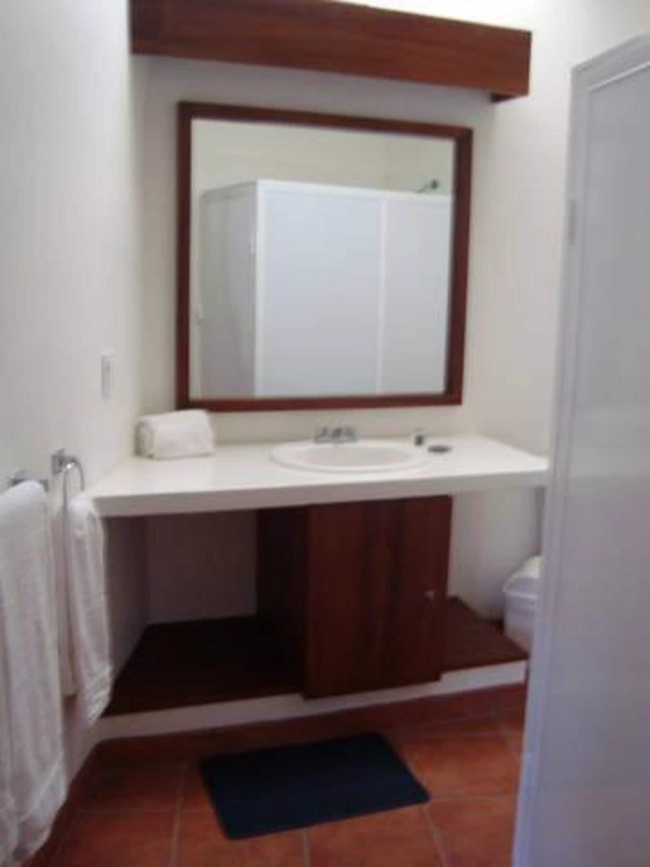 shower, free toiletries, towels