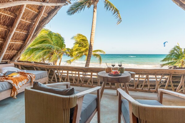 Master Suite Oceanfront Top level | Pemandangan balkon