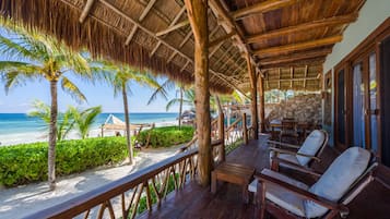 Master Suite Oceanfront Beach level | Vista desde la habitación