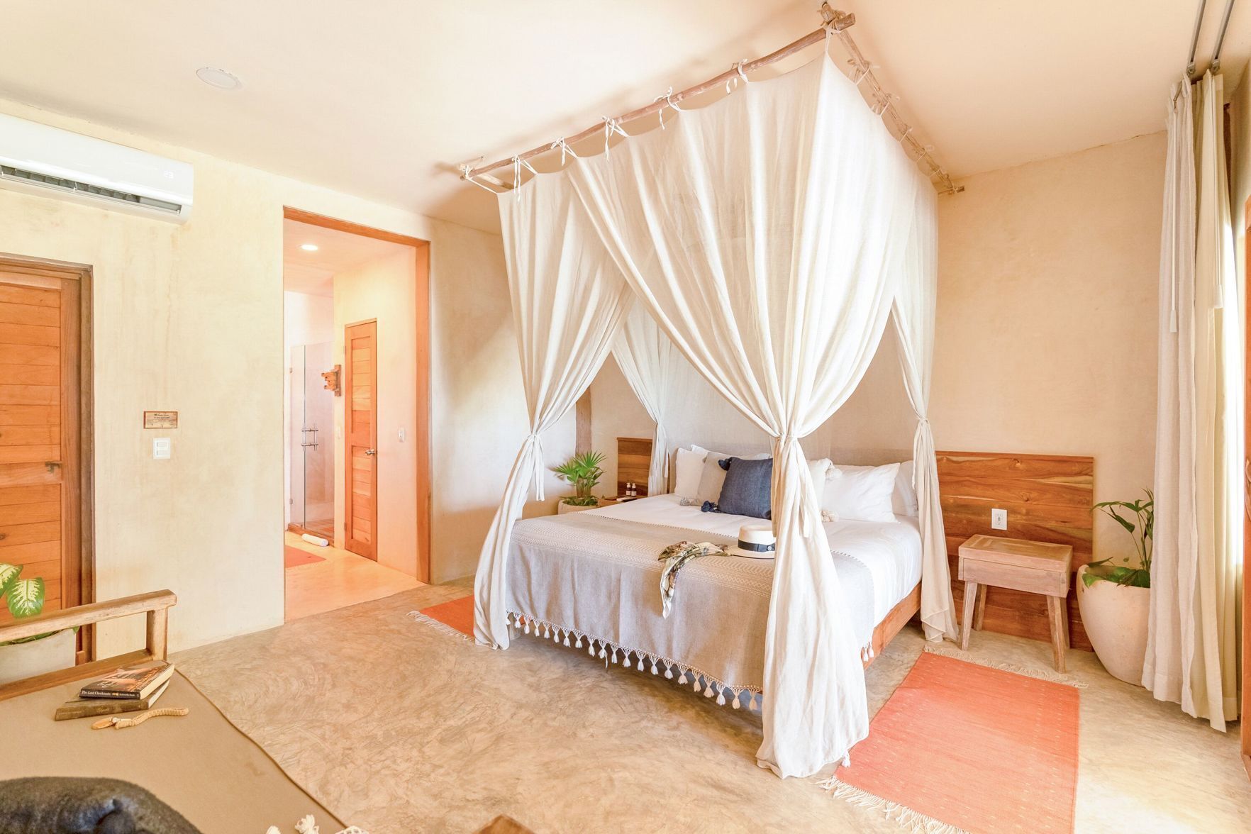 Minibar, in-room safe, individually decorated, individually furnished